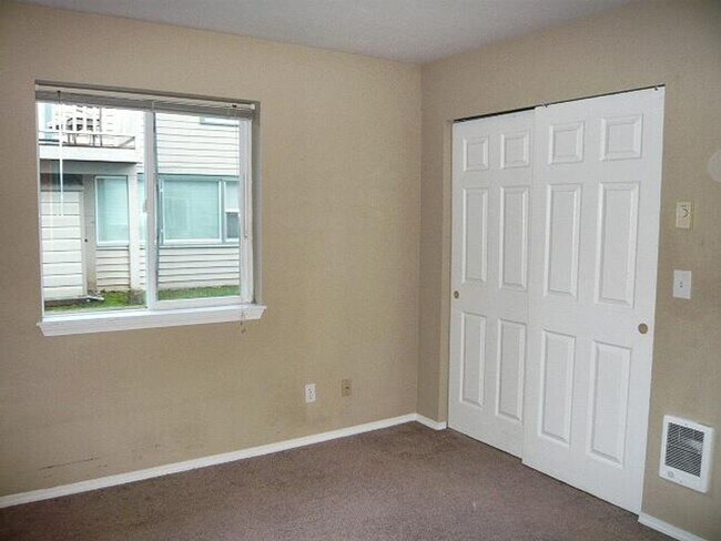 Building Photo - 927-929 Otis St