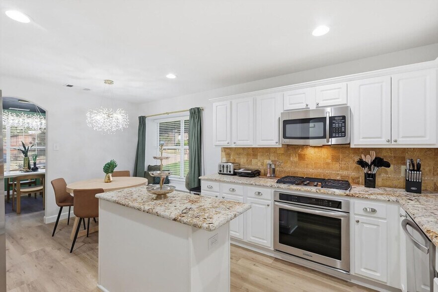 Building Photo - 2831 Rosewood Blvd