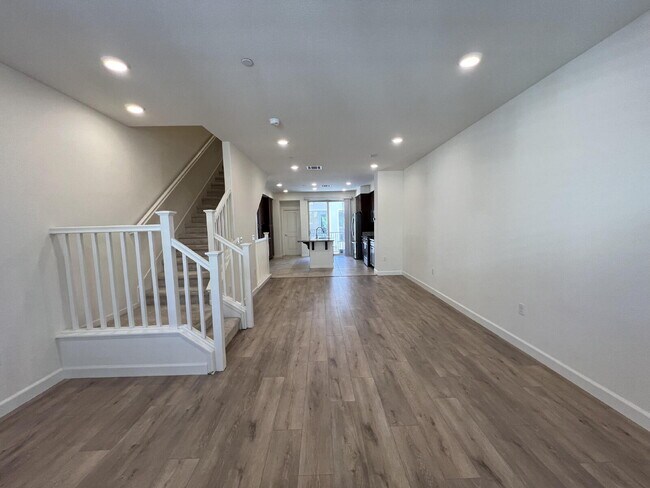 Building Photo - Spacious 2 Bedroom Townhome in San Jose