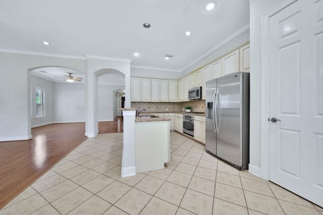 Building Photo - 6523 Monrovia Ln