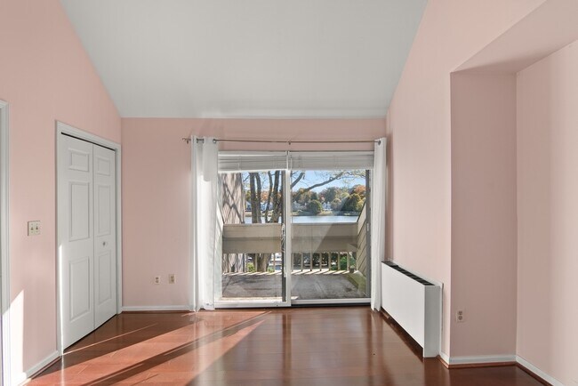 Building Photo - 7 River Rd