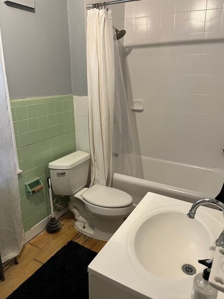 Building Photo - 42 Putnam Ave