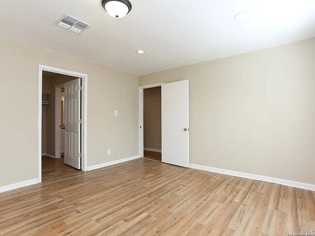 Building Photo - 2623 Irwin Dr