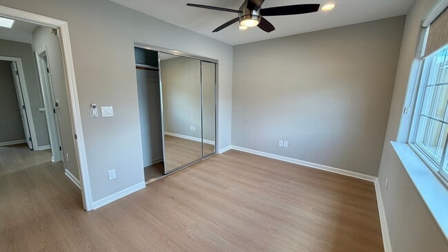 Building Photo - 1043 Helen Ave