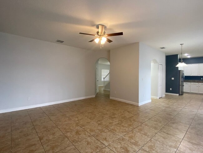 Building Photo - Spacious Waterfront 4BD/2.5BA Single Family Home in Orlando FL!