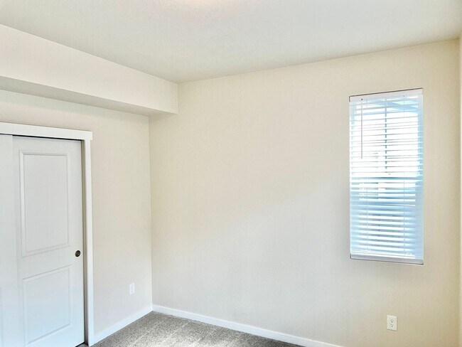 Building Photo - 5829 Spring Breeze Dr