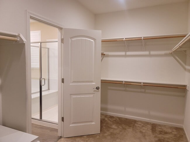 Building Photo - Lodi/Gated Community/Move in Ready