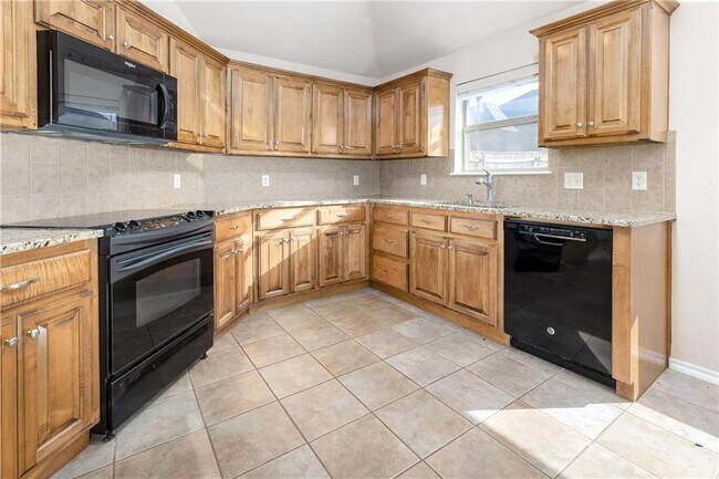 Building Photo - 17024 Woodvine Dr