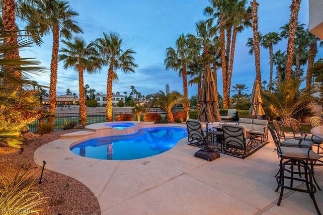 Building Photo - 8856 Rainbow Ridge Dr