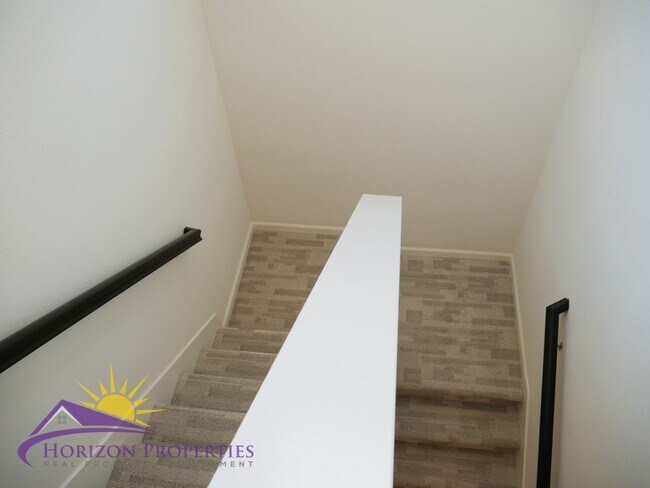 Building Photo - Modern Two-story 3 Bed 2.5 Bath 1,638 sqft Rancho Cordova Solar Home