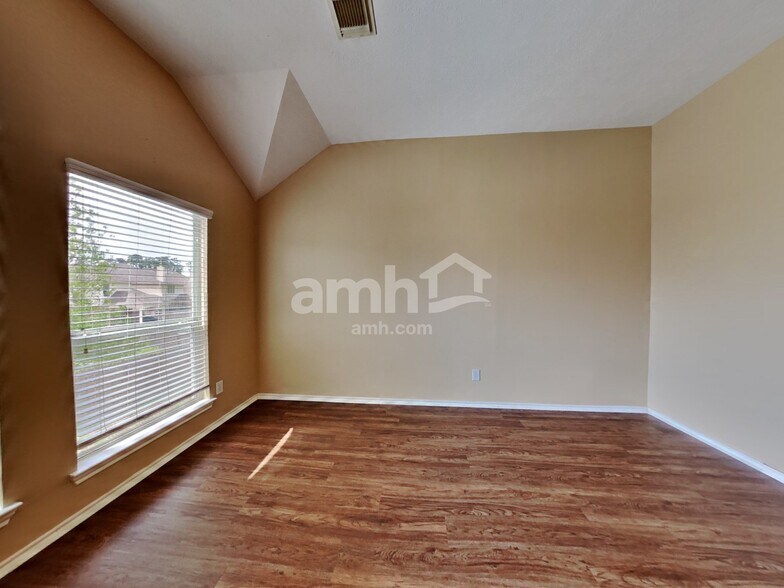 Building Photo - 26004 Castle Meadow Ln