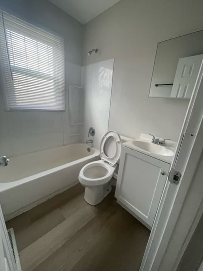Building Photo - Cozy Two Bedroom! Available Now! Section 8 Welcomed