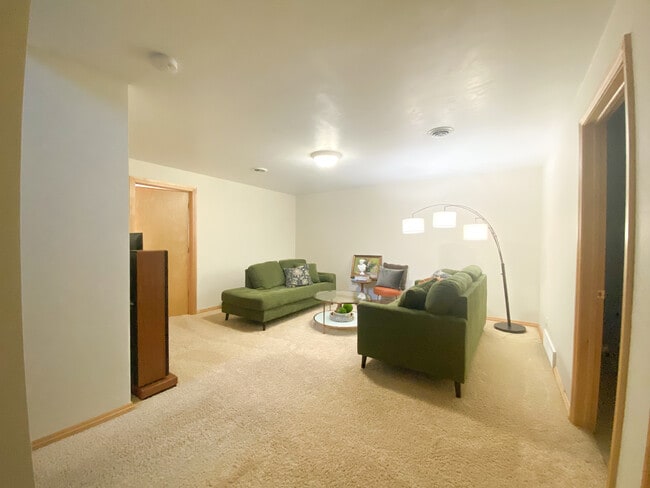 Building Photo - 13057 Velp Ave