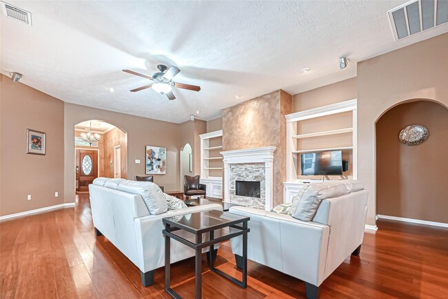 Building Photo - 5213 Cottonwood Creek Ln