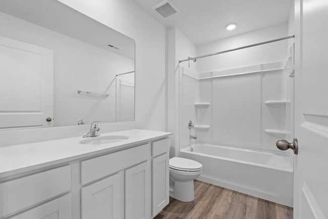 Building Photo - Modern and New 3 Bedroom Townhome in Long ...