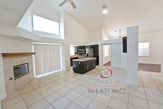 Building Photo - SW-4 bed/3 bath + pool house