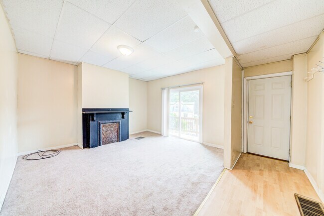 Primary Photo - Available August 2024 - 3 Bedroom Home w/ ...