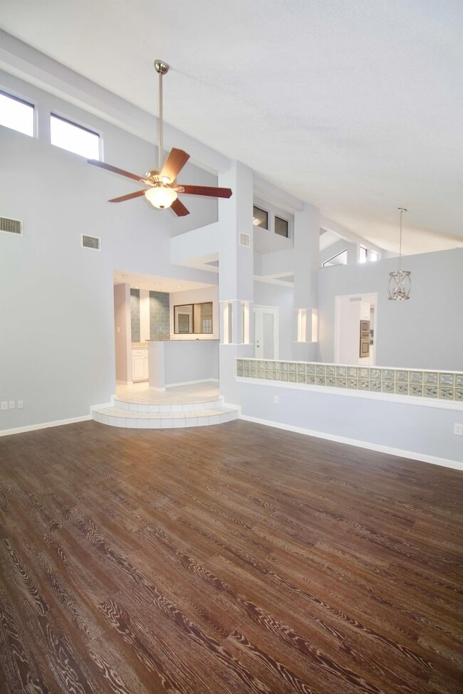 Building Photo - 1806 Encino Bend