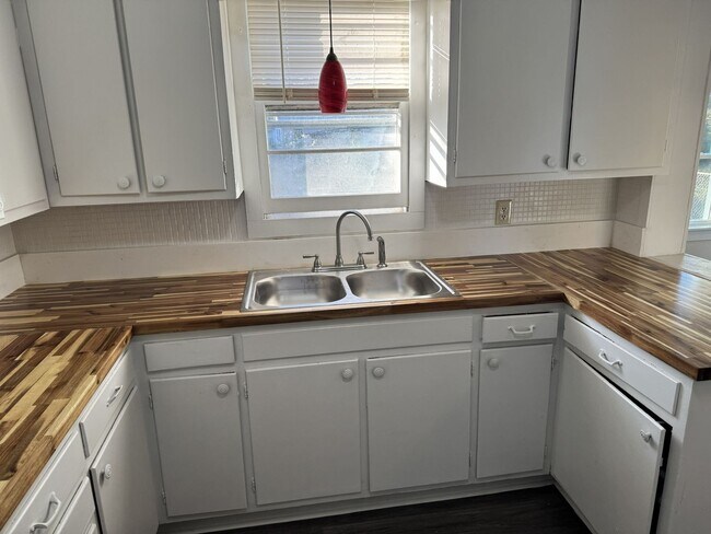 Building Photo - 117 Kenneth Blvd