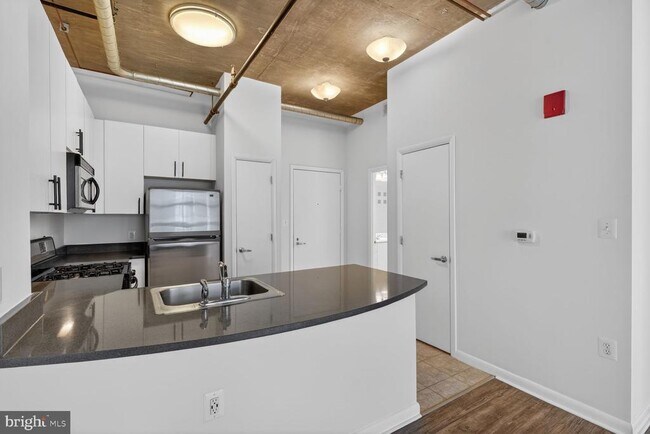 Building Photo - 1300 N St NW