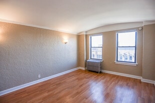 Building Photo - 1110 W Rosemont Ave