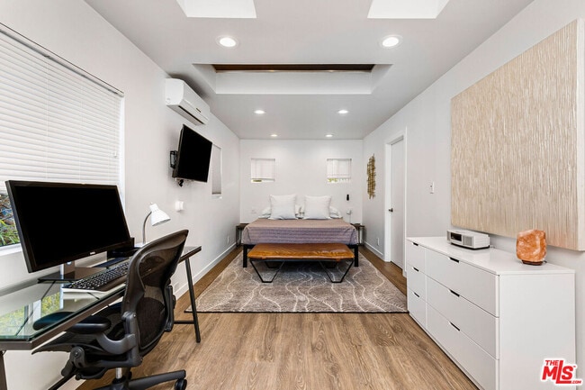 Building Photo - 717 Huntley Dr