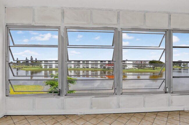 Building Photo - 3045 Cornwall C