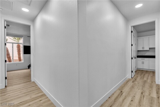 Building Photo - 9513 Villa Ridge Dr