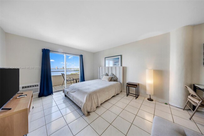 Building Photo - 7904 West Dr