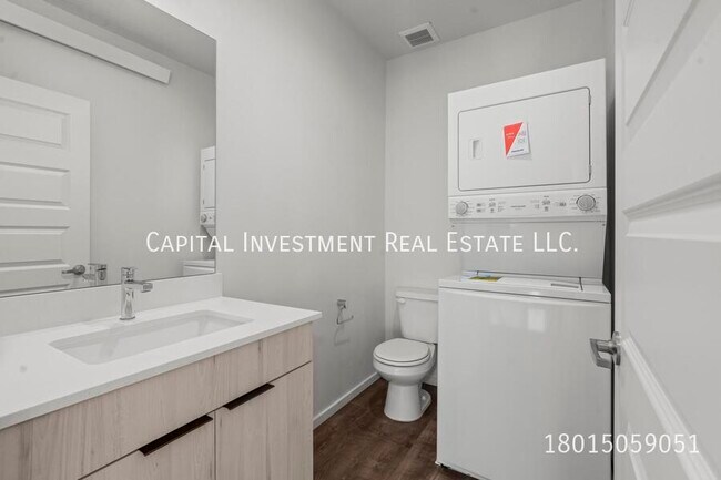 Building Photo - 1689 S W Temple St