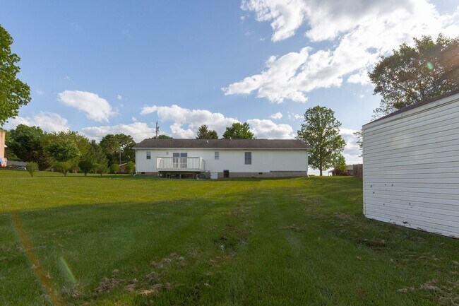 Building Photo - 3 bed/2 bath Single Family Home in Martins...