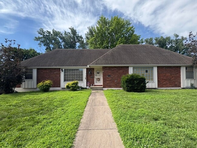 Primary Photo - COMING SOON! Spacious 3 Bed, 2 Bath Duplex...