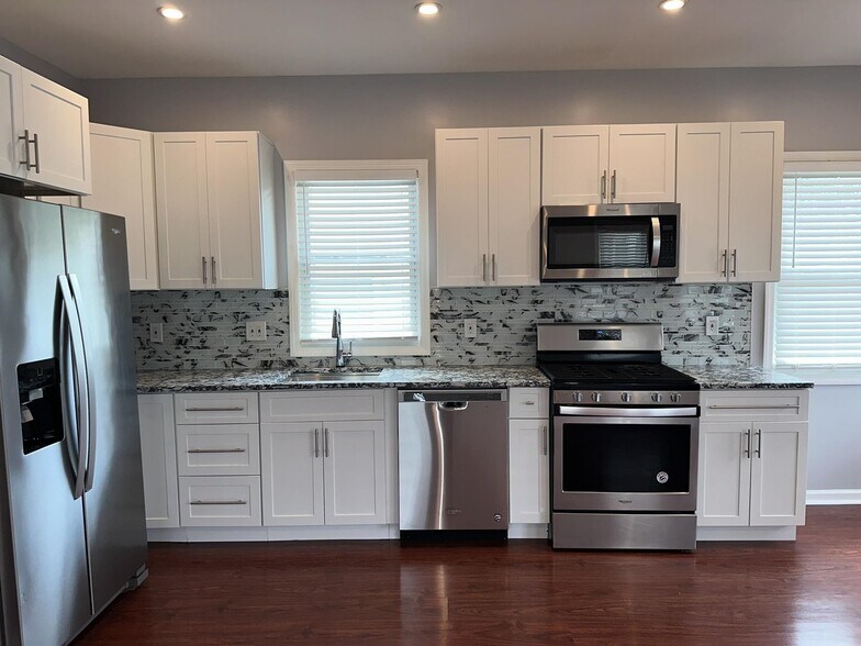 Building Photo - 220 Lafayette Ave