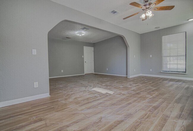 Building Photo - 1807 Briar Hill Dr
