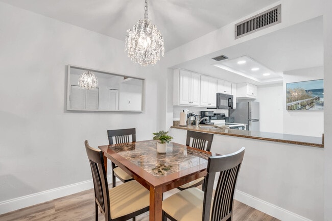 Building Photo - 600 Neapolitan Way