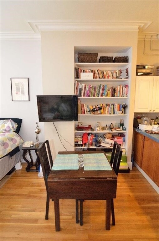 Building Photo - 3 St Charles St