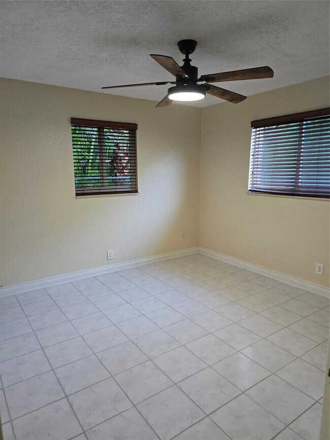 Building Photo - 1749 NW 6th Ave