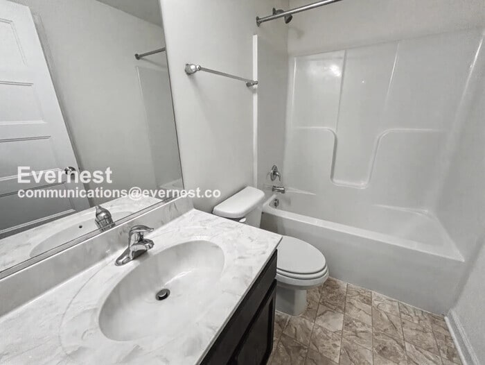 Building Photo - 102 Ridgeway St