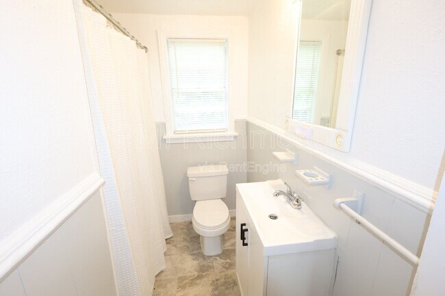 Building Photo - 2405 Bransford Dr