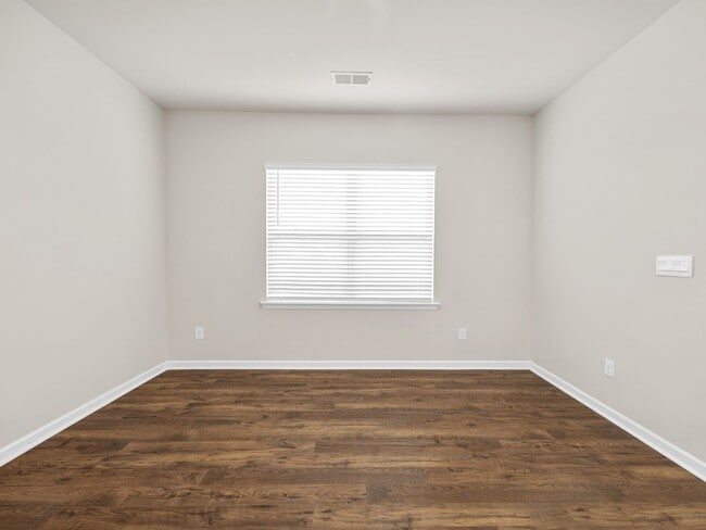 Building Photo - $500 OFF First Months Rent!! Modern living meets Convenience- Townhome in Greer, SC!