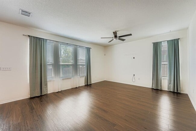Building Photo - 5104 Lazy Ct Dr