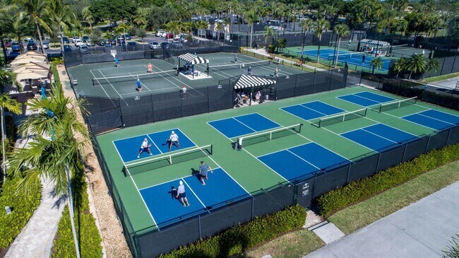 Building Photo - 8988 Lakes Blvd