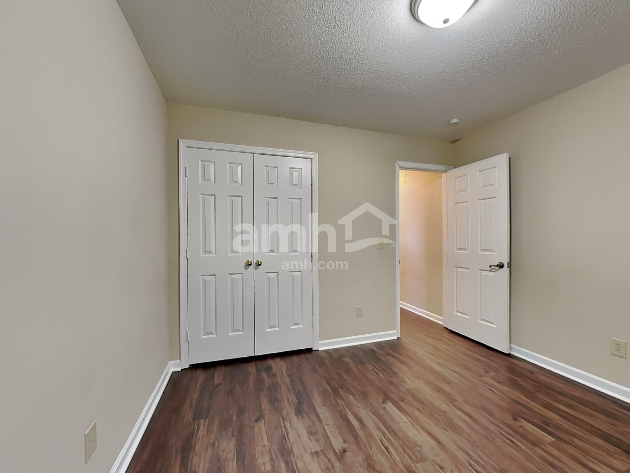 Building Photo - 3109 Southampton Dr