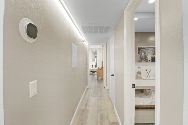 Building Photo - 4610 Park Granada