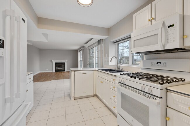 Building Photo - 3245 Gresham Ln E