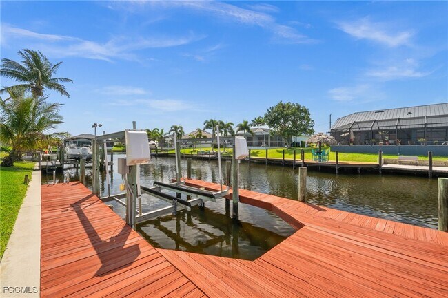 Building Photo - 210 SW 37th Terrace