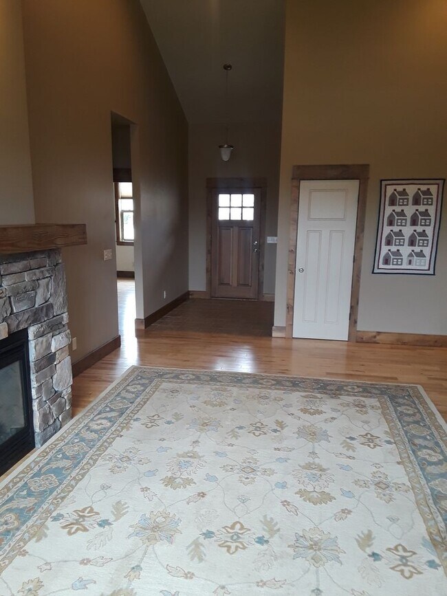 Building Photo - 3114 Madrona Ln