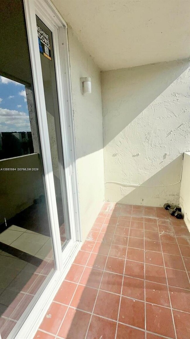 Building Photo - 10090 NW 80th Ct