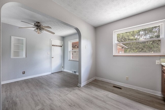 Building Photo - Beautiful Duplex