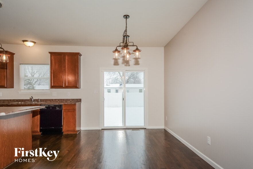 Building Photo - 246 Wabash Woods Way